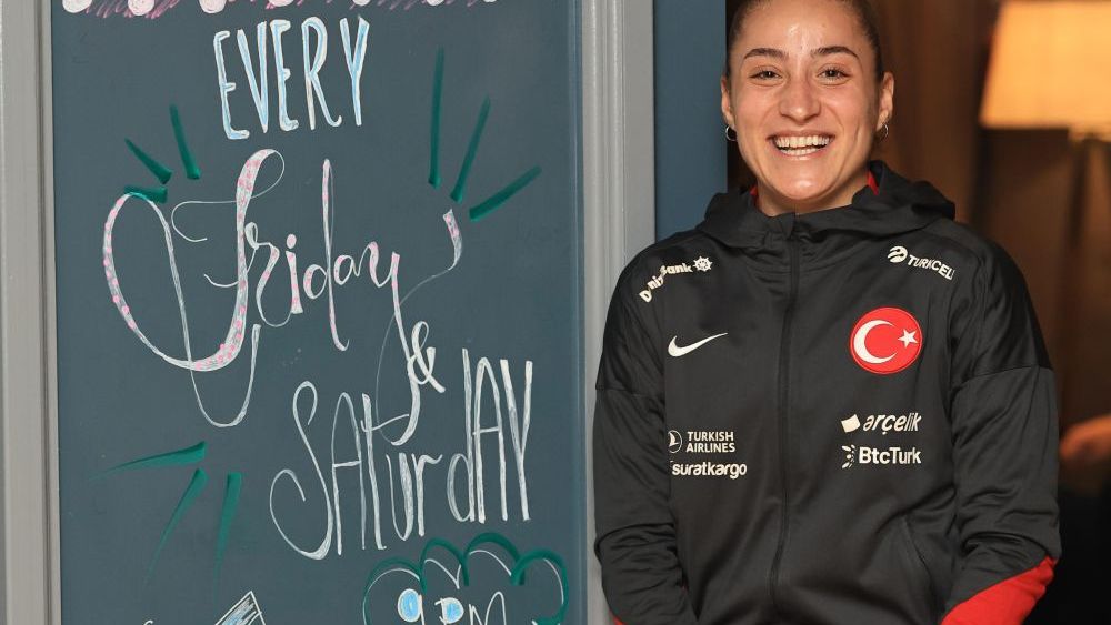 ALG Spor'un eski oyuncusu Ece Türkmen Gaziantep'i unutmadı